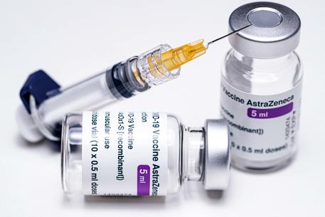 Aifa, sospensione precauzionale del vaccino AstraZeneca